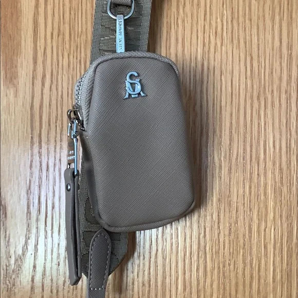 Steve Madden tan crossbody with pouch - Picture 3 of 5